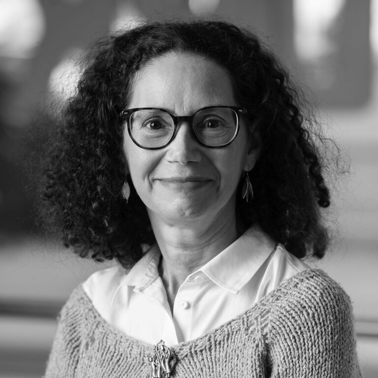 Suzanne Mecs Headshot