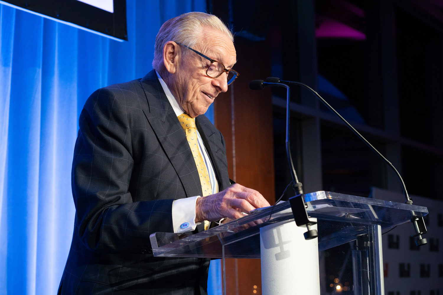 Larry Silverstein Accepts the 2018 AIA New York Chapter Award - Center