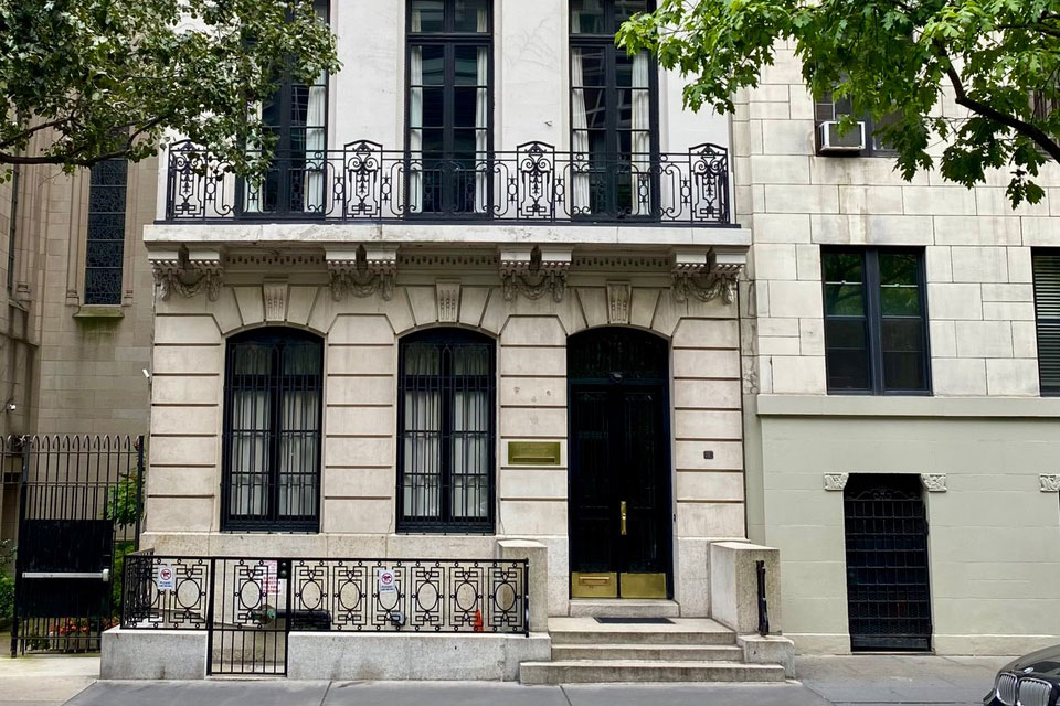 Facade of buildings streetside on Park Avenue South